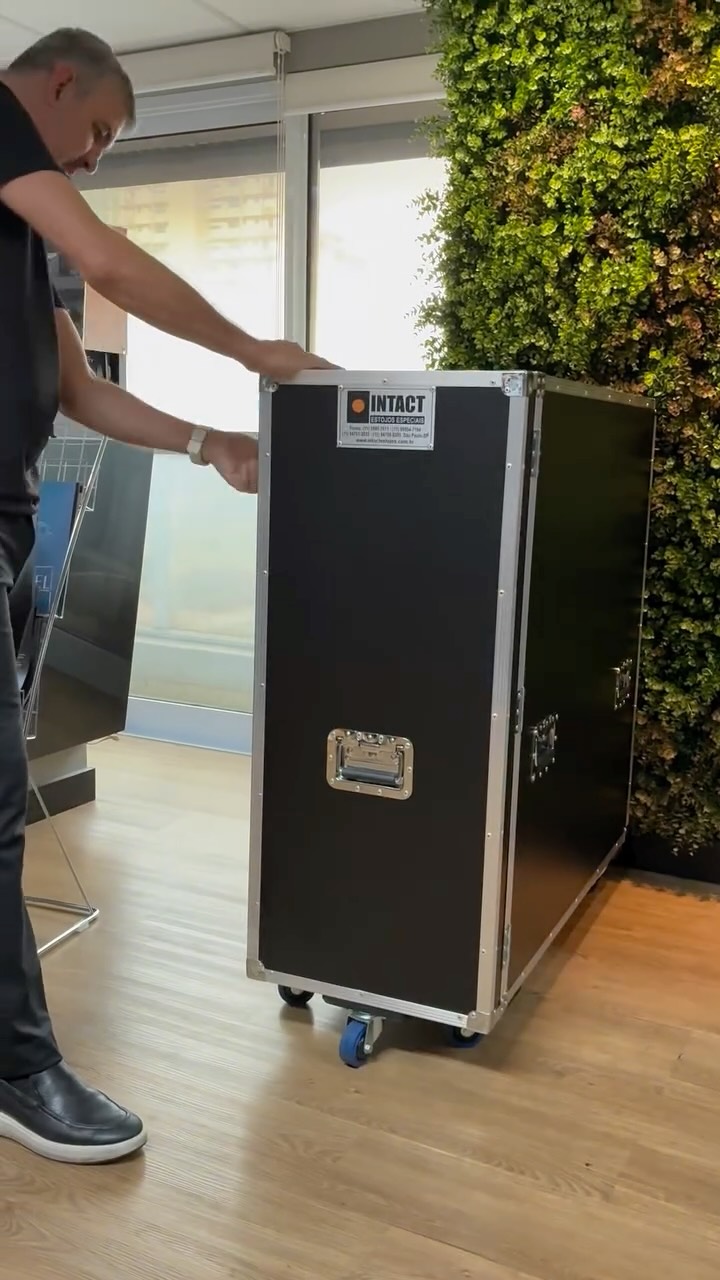Case da Intact sendo entregue